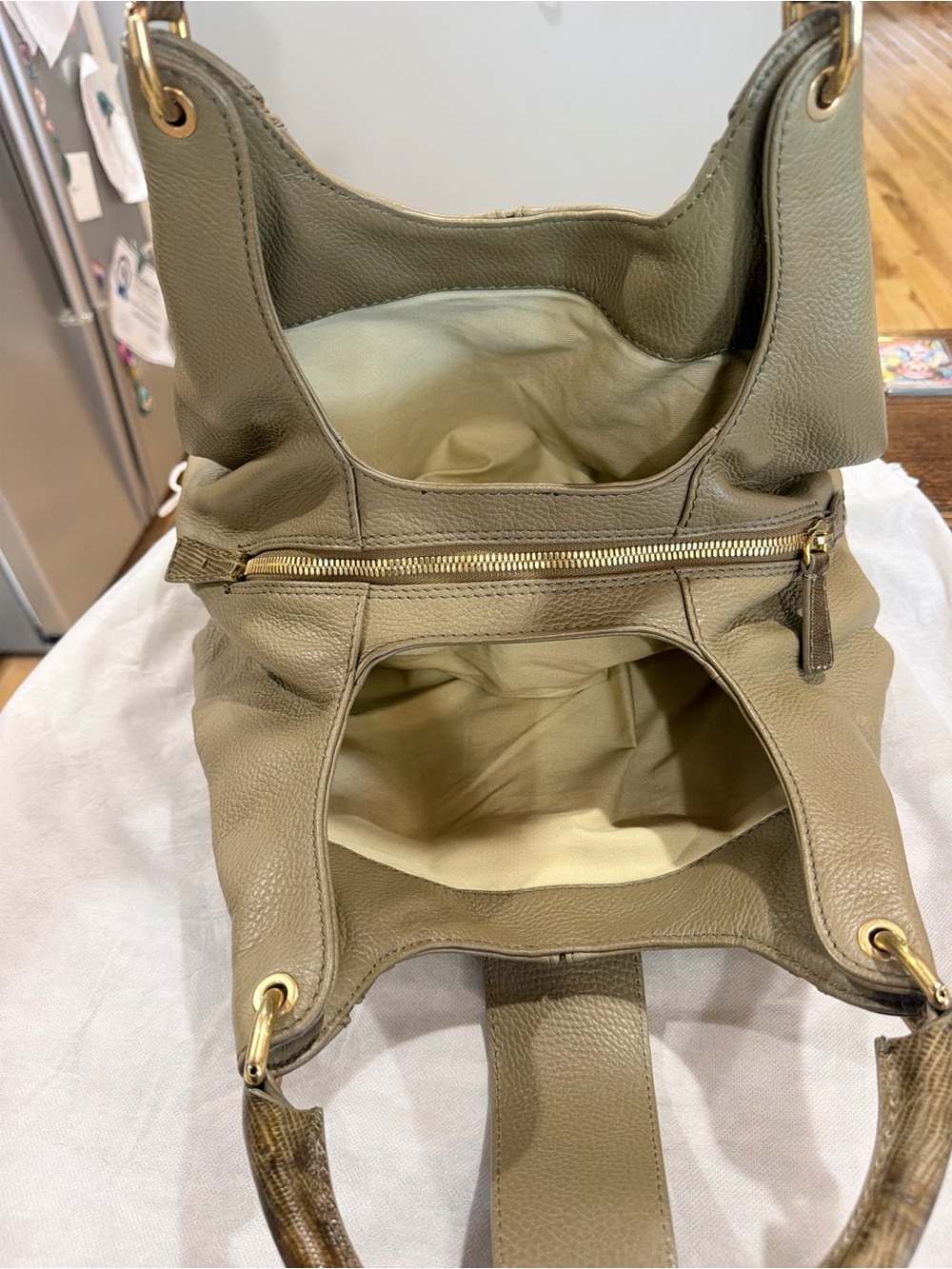 RARE MCM Olive Leather Shoulder Bag with Gold Hardware and Lizard Details - Picture 3 of 5